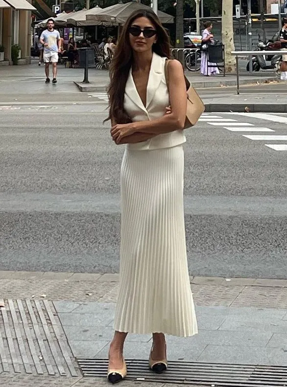 Pleated Sleeveless Skirt suit