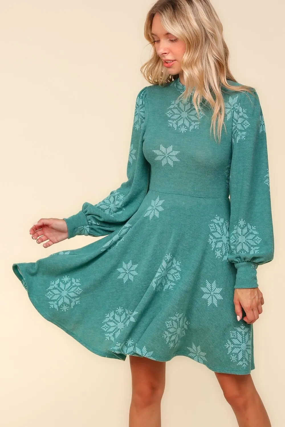 Time For Comfort Dress - Green Snowflake