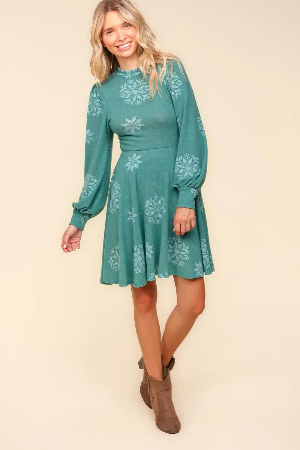 Time For Comfort Dress - Green Snowflake